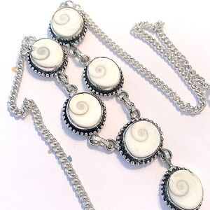 5 Shiver Eye shells, 925 marked necklace. The necklace measures 20. Inch.